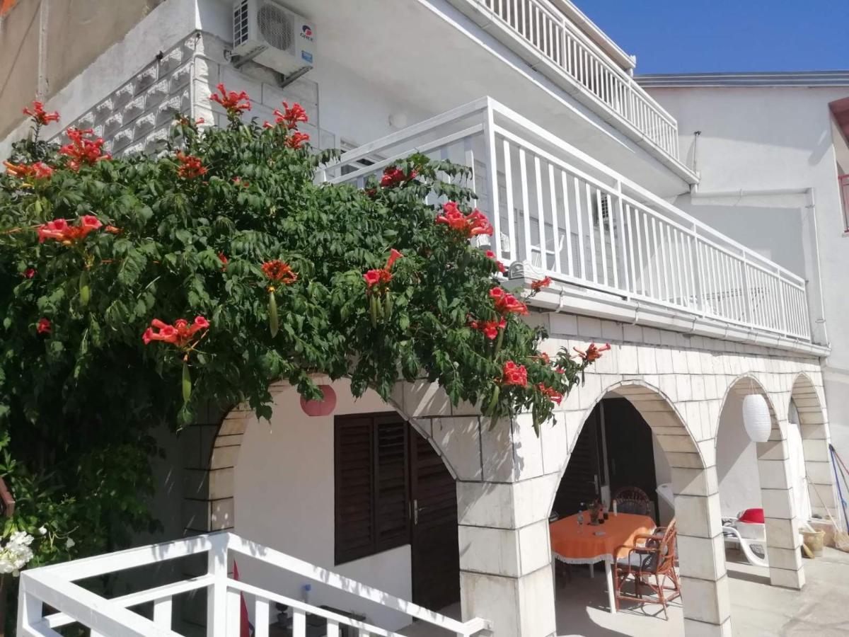 Apartment And Rooms Barbaric نيوم المظهر الخارجي الصورة