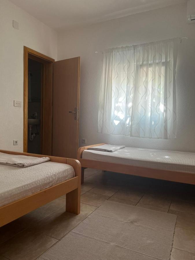 Apartment And Rooms Barbaric نيوم المظهر الخارجي الصورة