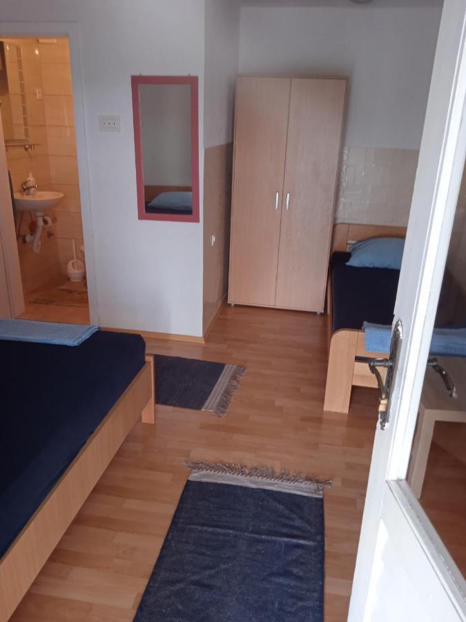 Apartment And Rooms Barbaric نيوم المظهر الخارجي الصورة