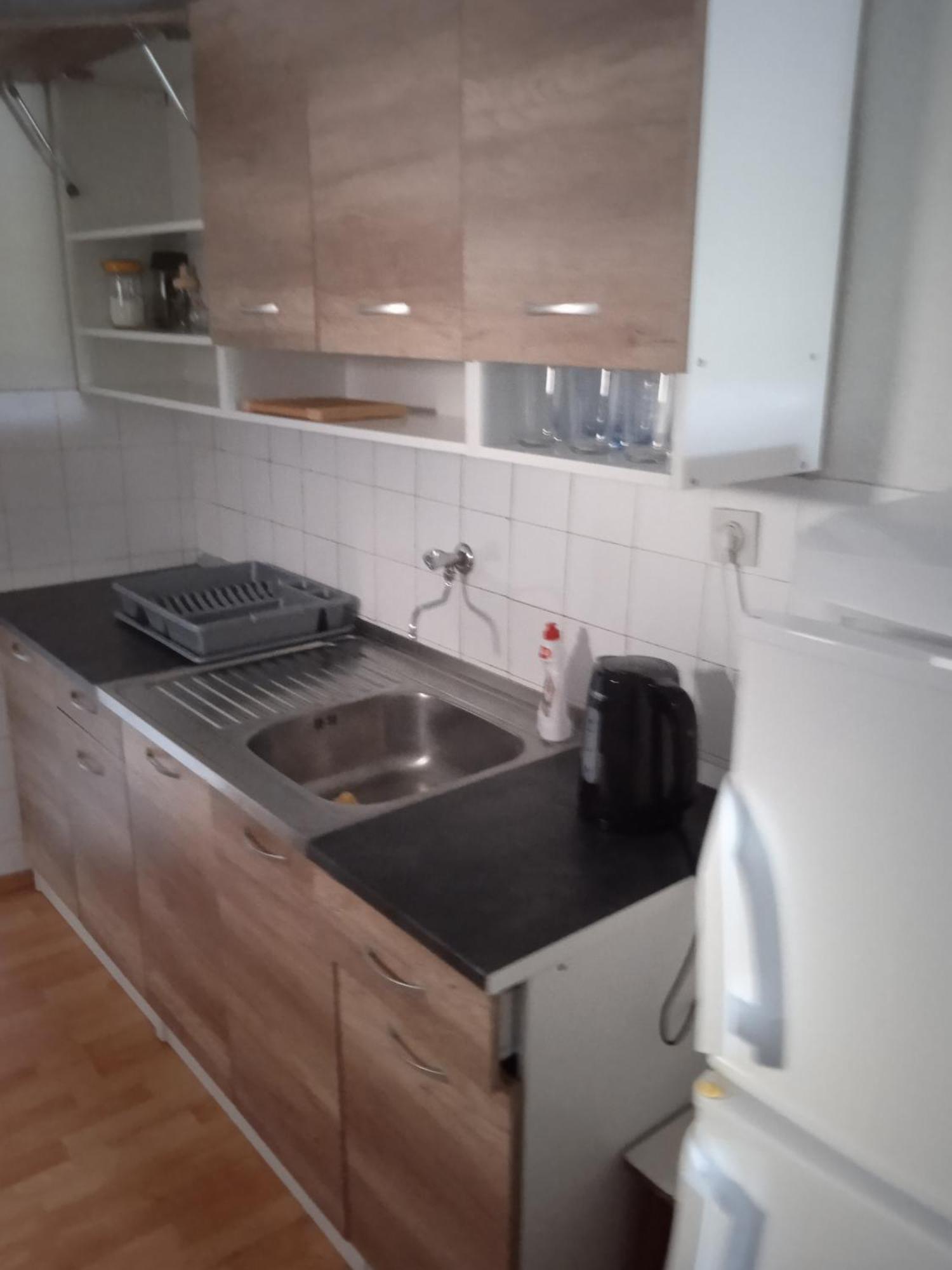 Apartment And Rooms Barbaric نيوم المظهر الخارجي الصورة