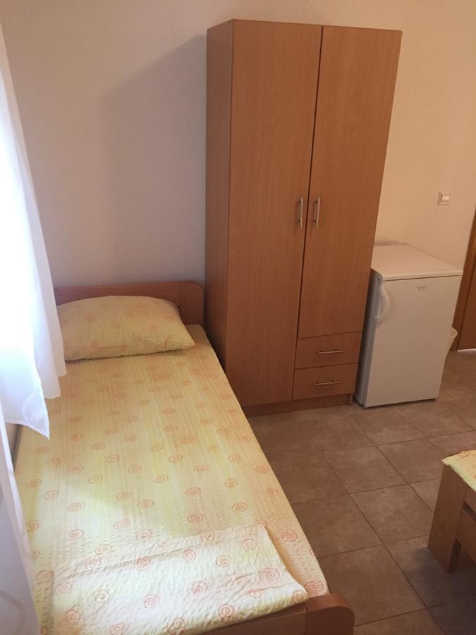 Apartment And Rooms Barbaric نيوم المظهر الخارجي الصورة