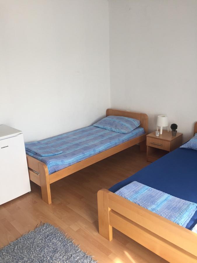 Apartment And Rooms Barbaric نيوم المظهر الخارجي الصورة