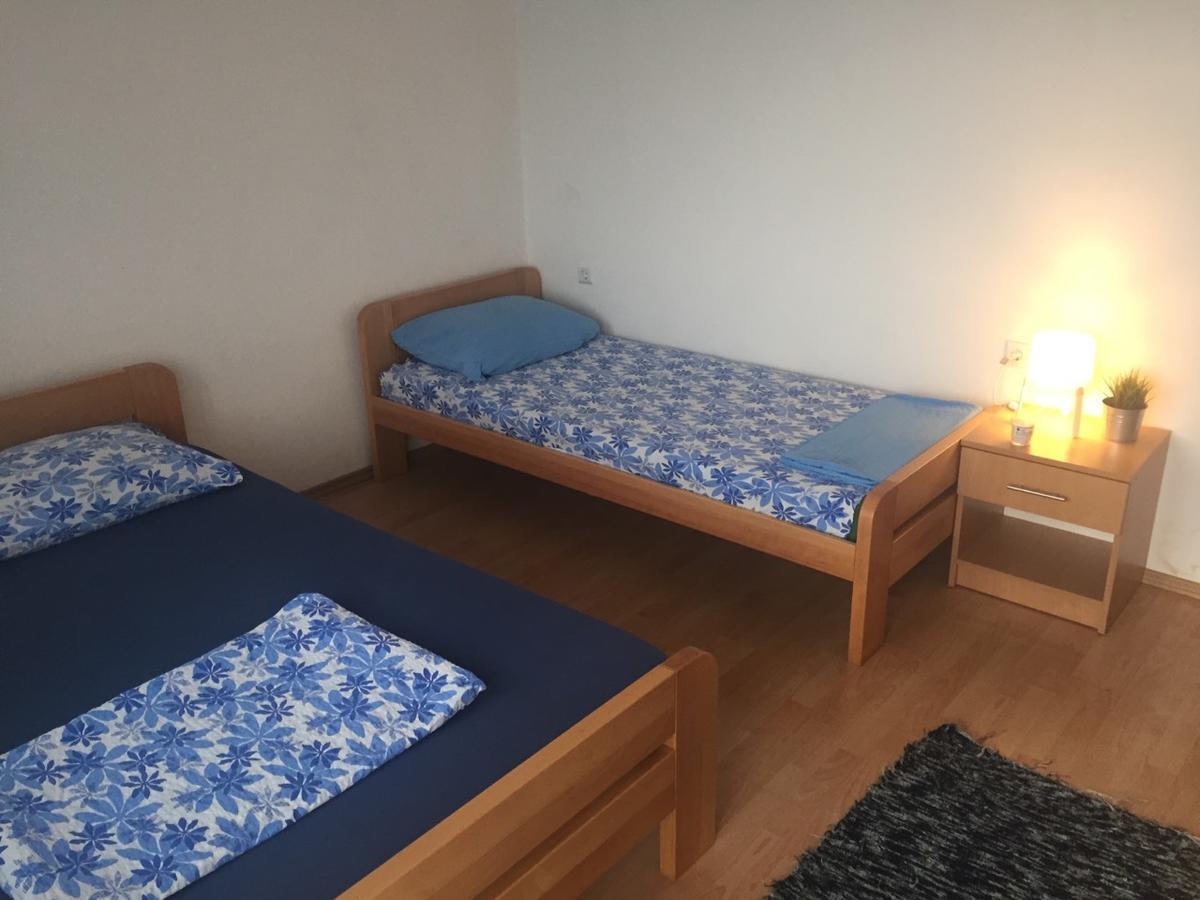 Apartment And Rooms Barbaric نيوم المظهر الخارجي الصورة