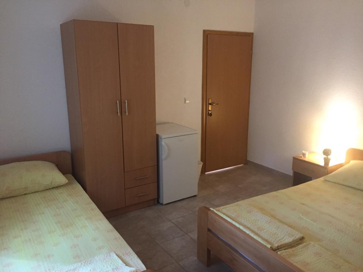 Apartment And Rooms Barbaric نيوم المظهر الخارجي الصورة