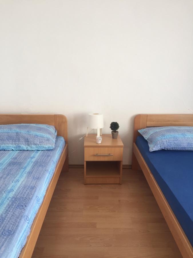 Apartment And Rooms Barbaric نيوم المظهر الخارجي الصورة