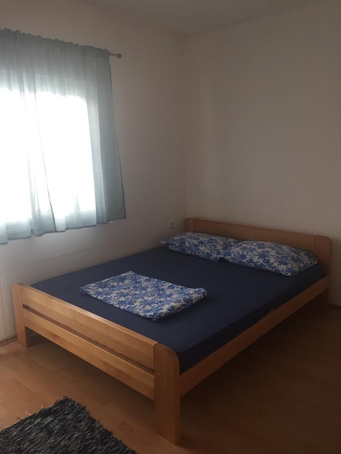 Apartment And Rooms Barbaric نيوم المظهر الخارجي الصورة
